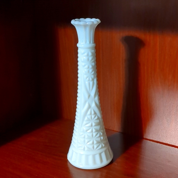 VINTAGE WHITE MILK GLASS - Picture 4 of 4